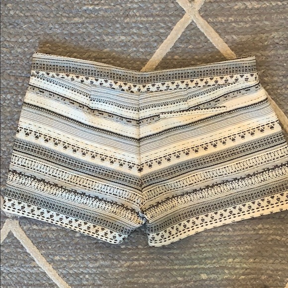 Patterned shorts - Picture 2 of 2